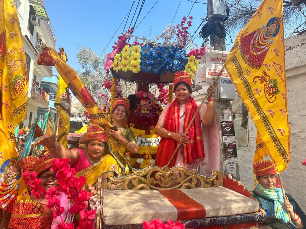 प्राचीन खाटू श्याम मंदिर में वार्षिकोत्सव के अवसर पर ध्वज यात्रा निकाली